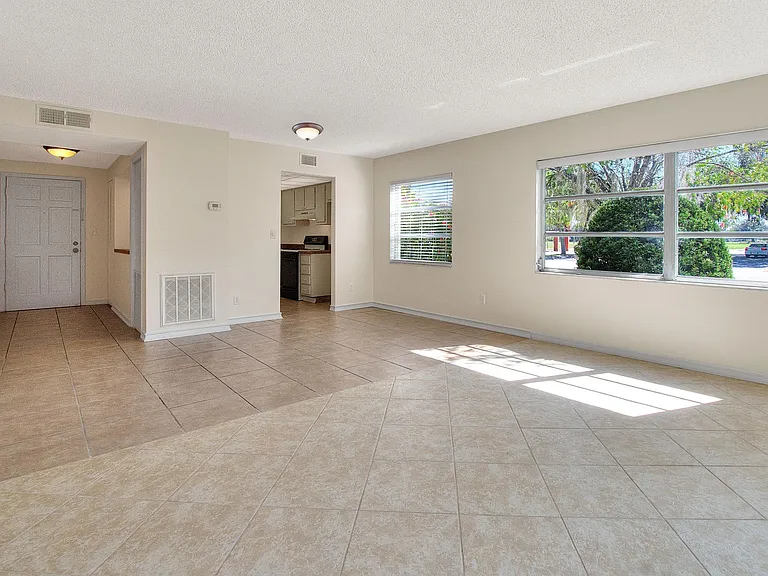 220 N Idlewood Ave #101 — Photo 4