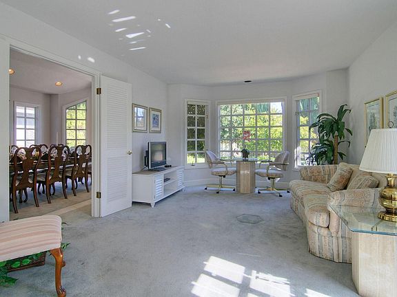 breakfast room
