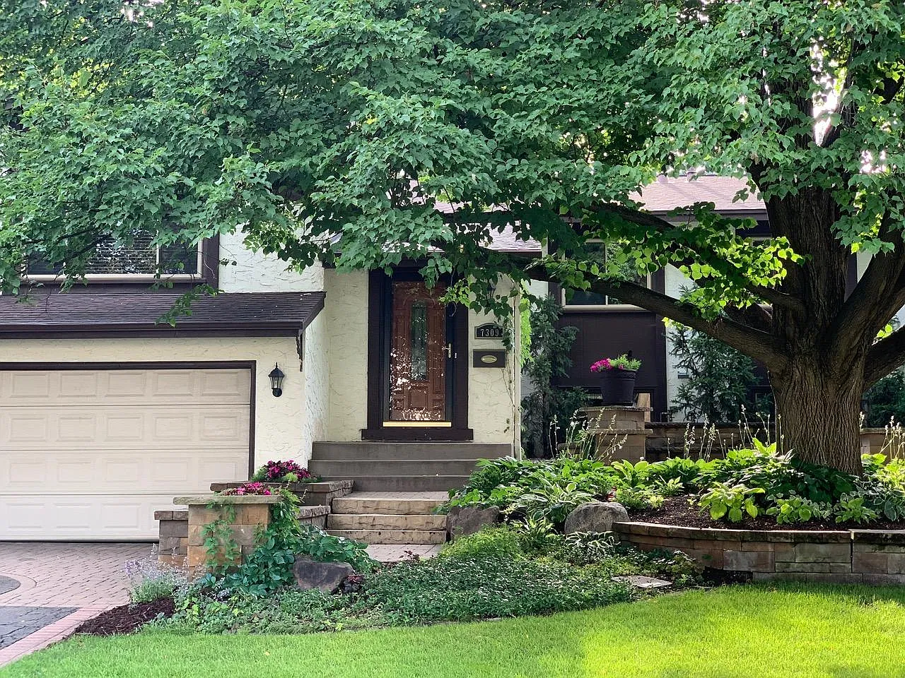 3 bed, 2700 sqft, $3,395 — Photo 4