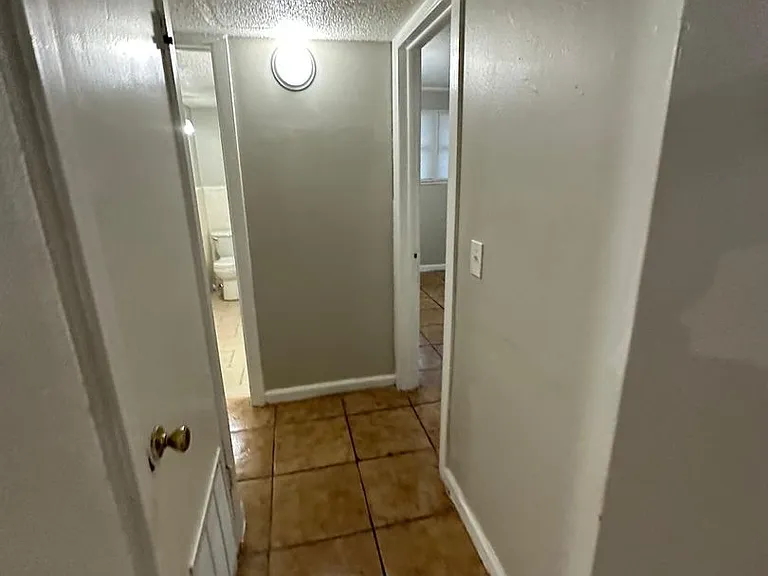 2851 Sophia St — Photo 15