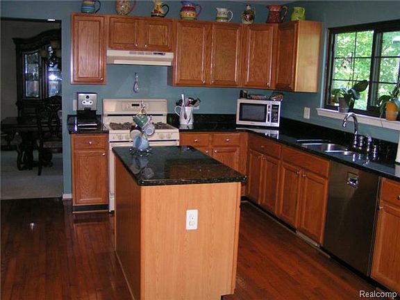 5th image of 7510 Greenway Ln