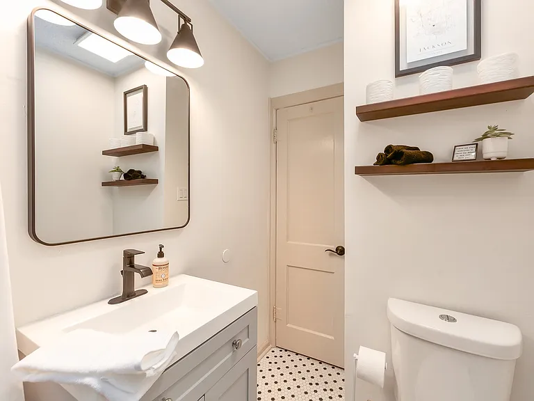 110 Westwood Ave — Photo 14