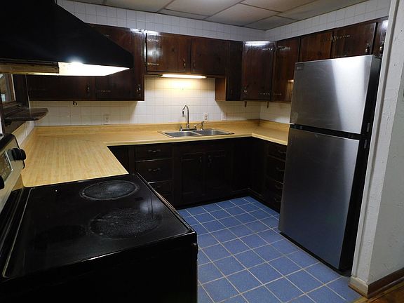 4th image of 240 Dogwood Dr