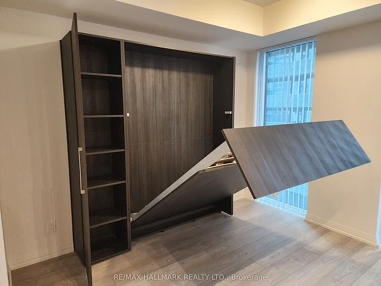 400 King St W #1701 — Photo 22