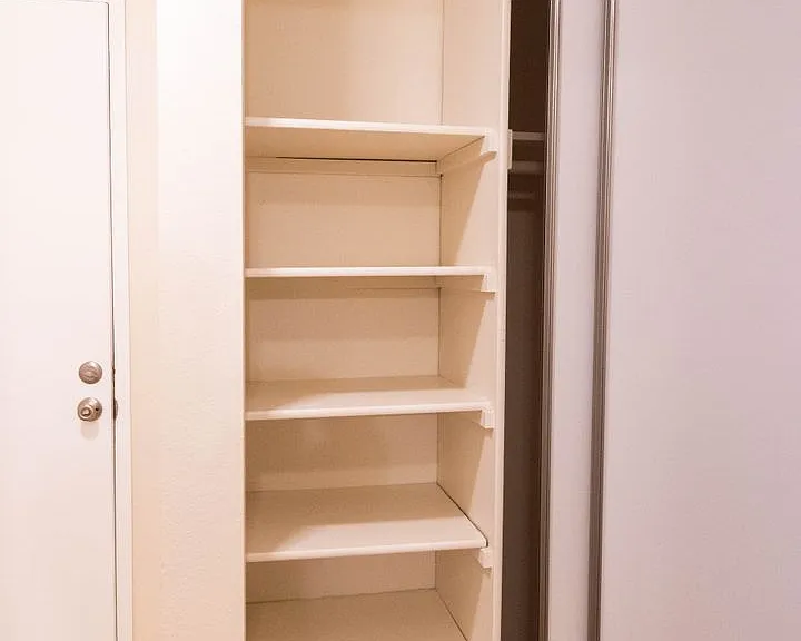 Willow Creek Apartments — Photo 18