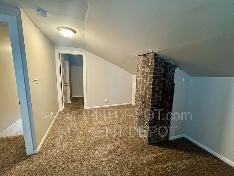 1016 Marshall Ave — Photo 8