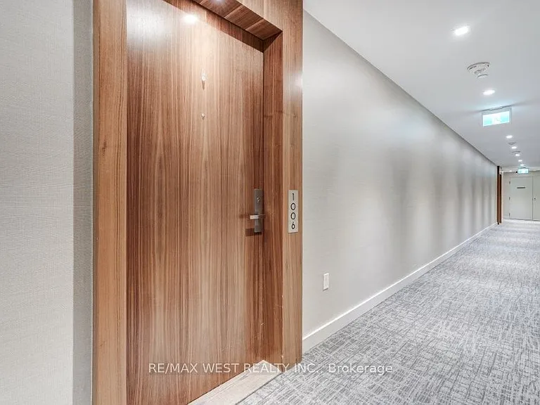15 Queens Quay E #1006 — Photo 3