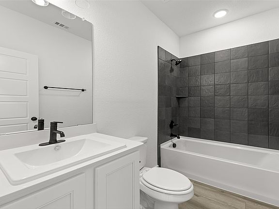 5th image of 320 Deer Ridge Dr