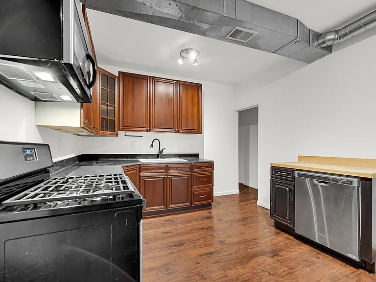 501 Union St #2 — Photo 6