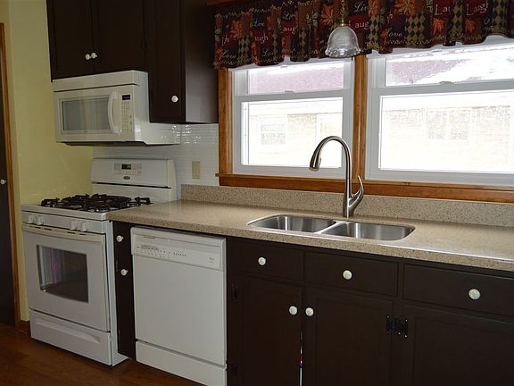 3rd image of 2903 N Winnebago St