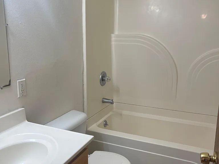 710 E State St #A — Photo 7
