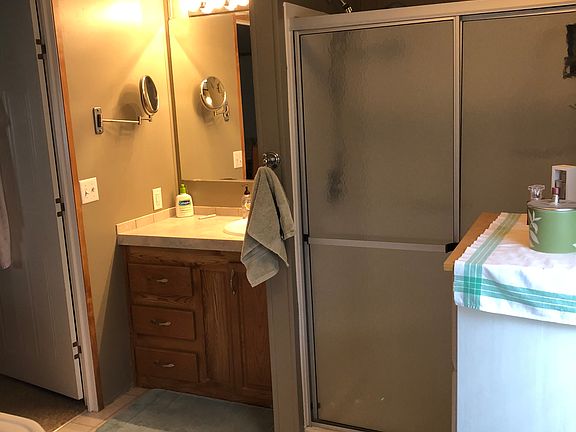 Master Bath pic 1