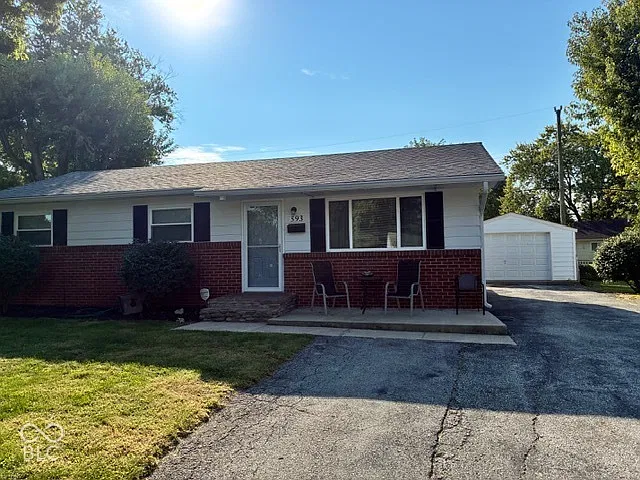 3 bed, 1.5 bath, 1272 sqft, $1,700 — Photo 1