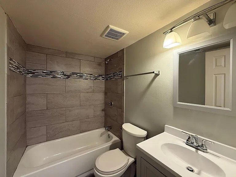 2422 W Savannah St — Photo 40