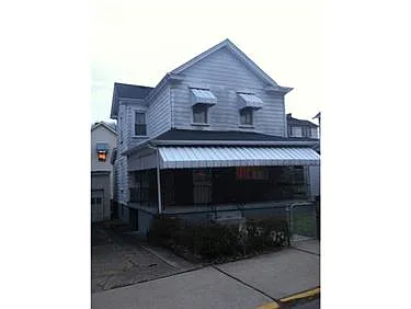 212 Crest Ave photo 1