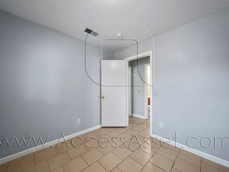 23865 Goetz Dr — Photo 8