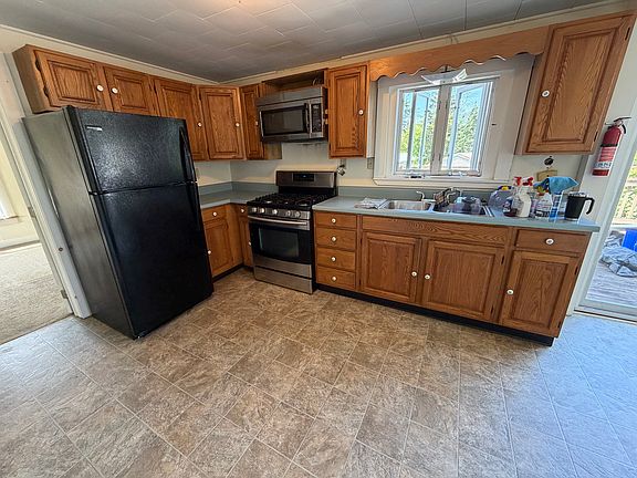 2nd image of 82 N Elm St #2