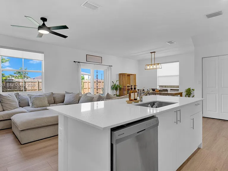 2444 SE 24th Ave — Photo 11