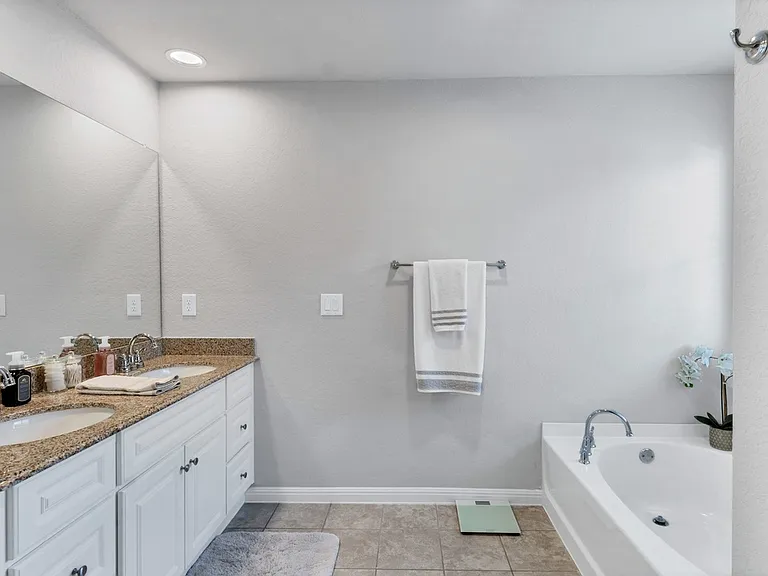 10226 Relic Oaks — Photo 3