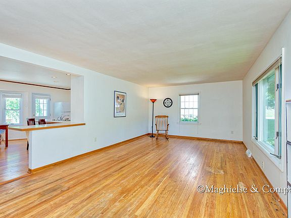 5th image of 2149 Plymouth Ave SE