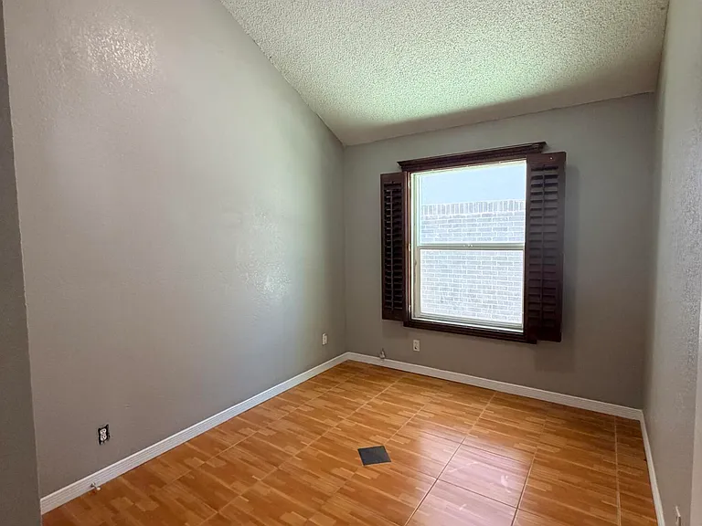 1533 El Greco Cir — Photo 12