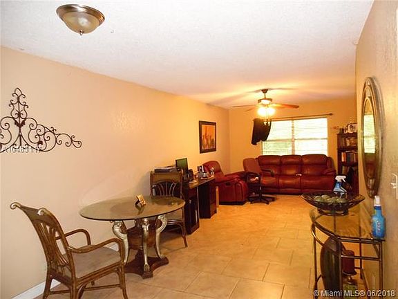 3rd image of 1201 SW 50th Ave APT 210-4