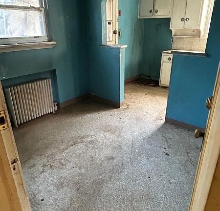 3rd image of 12-23 Ferry Hts