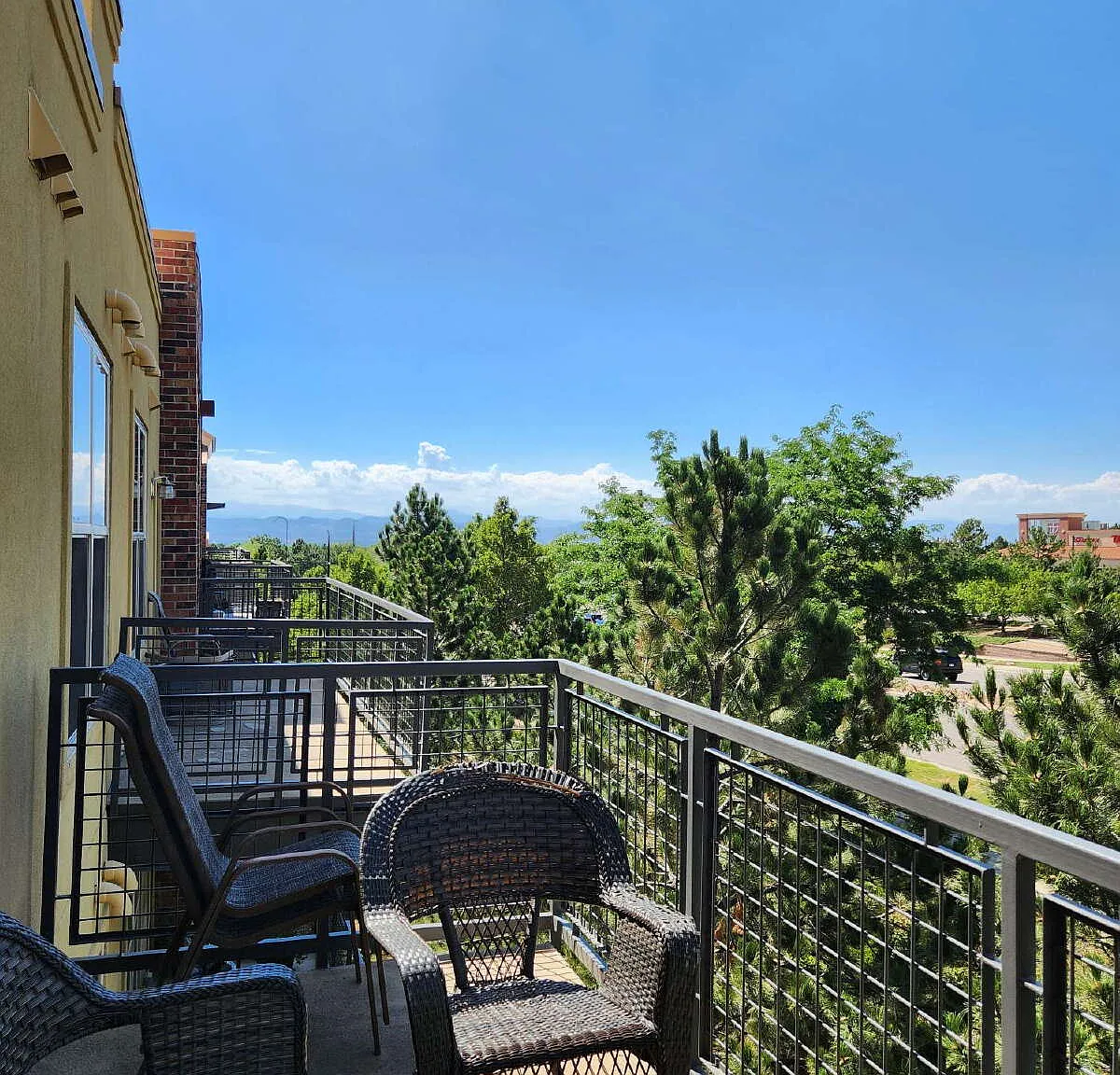 2 bed, 2.0 bath, 1100 sqft, $2,400 — Photo 2