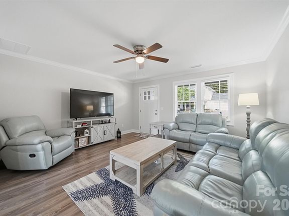 4th image of 3953 Newhall Dr NW