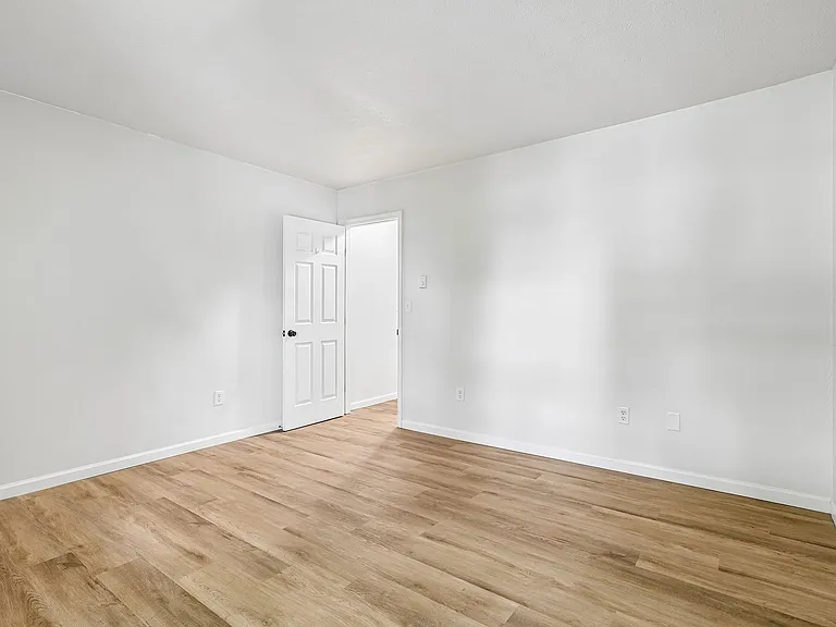 Aurora Apartments — Photo 7
