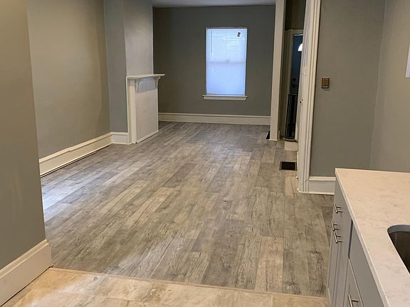 3rd image of 224 N Alden St #4