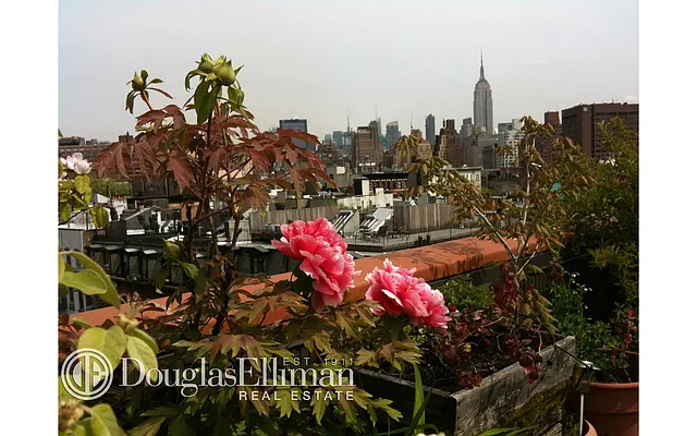 Sold by Douglas Elliman | media 21