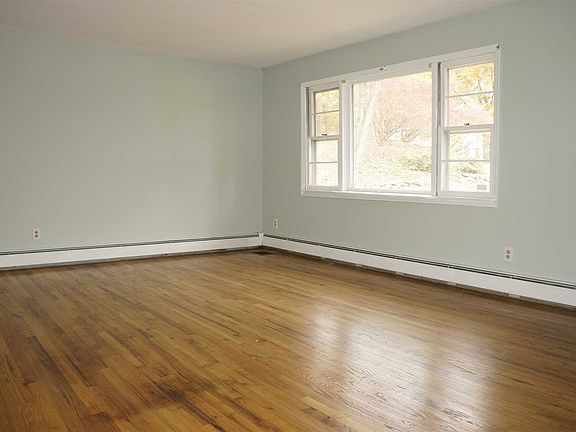 3rd image of 15 Guerney Dr
