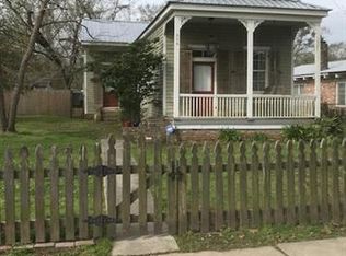 906 Pine St, Madisonville, LA 70447