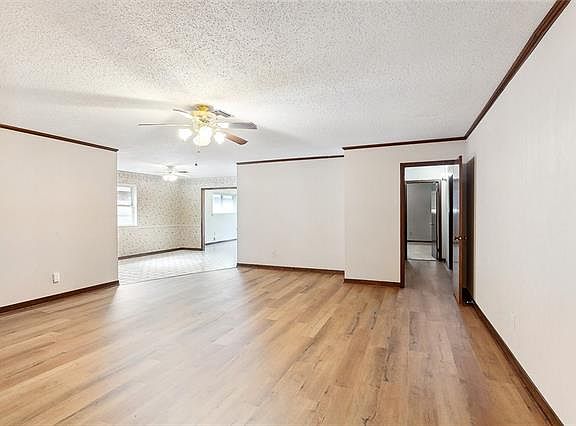 3rd image of 1304 Pecan Ave