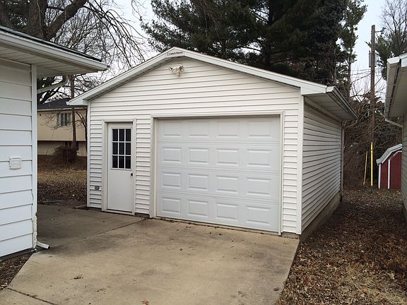 Detached Garage