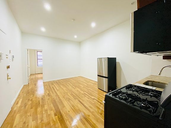 5th image of 423 S 5th St #1