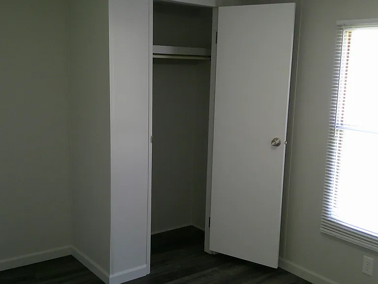 103 Eastport Ln — Photo 4
