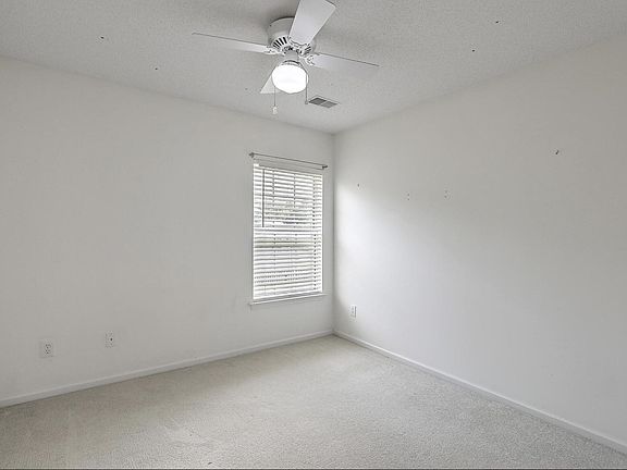 3rd image of 512 Beverly Dr