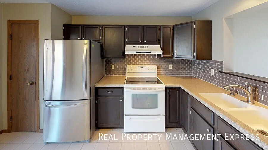 Building Photo - 4712 E Blazewood Dr