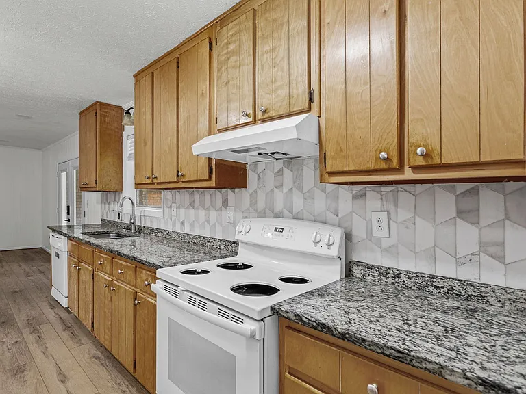 6096 Hillpine Dr — Photo 12