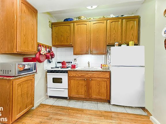 3rd image of 4 W 101st St APT 52