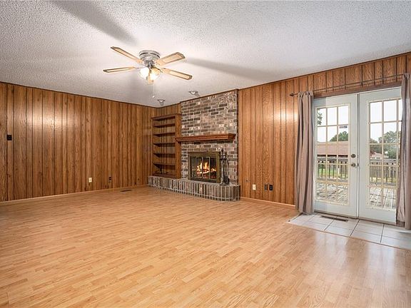 5th image of 1102 N Hills Blvd