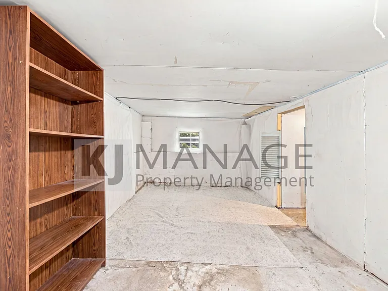 2535 Gainsboro St — Photo 13