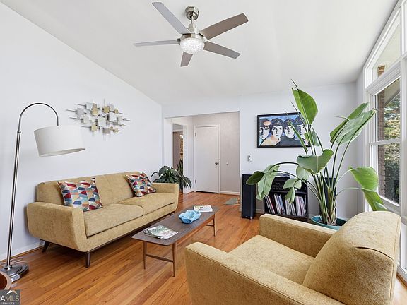 5th image of 368 Highland Ave