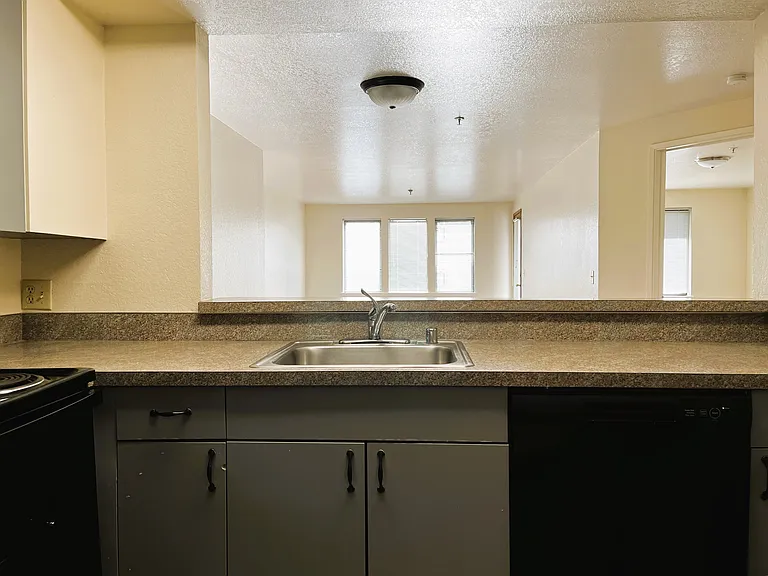 Portage Bay Apartments — Photo 27