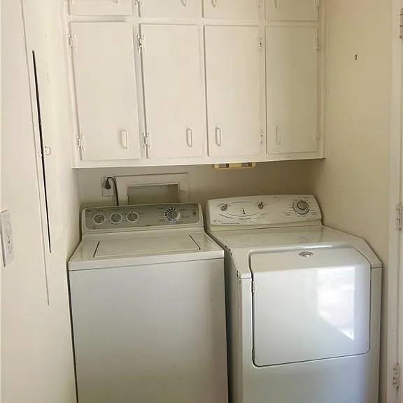 2429 Glenwood Dr NE #B — Photo 11