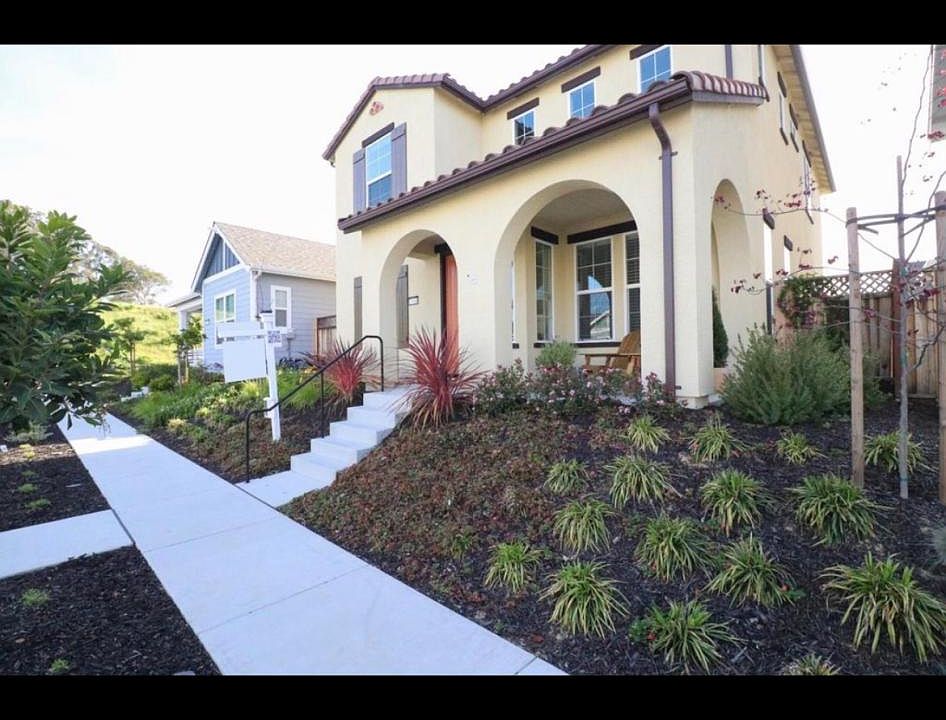 Front landscape taken care of by HOA