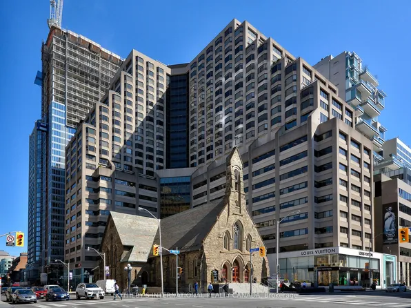 175 Cumberland St #2202, Toronto, ON M5R 3M9