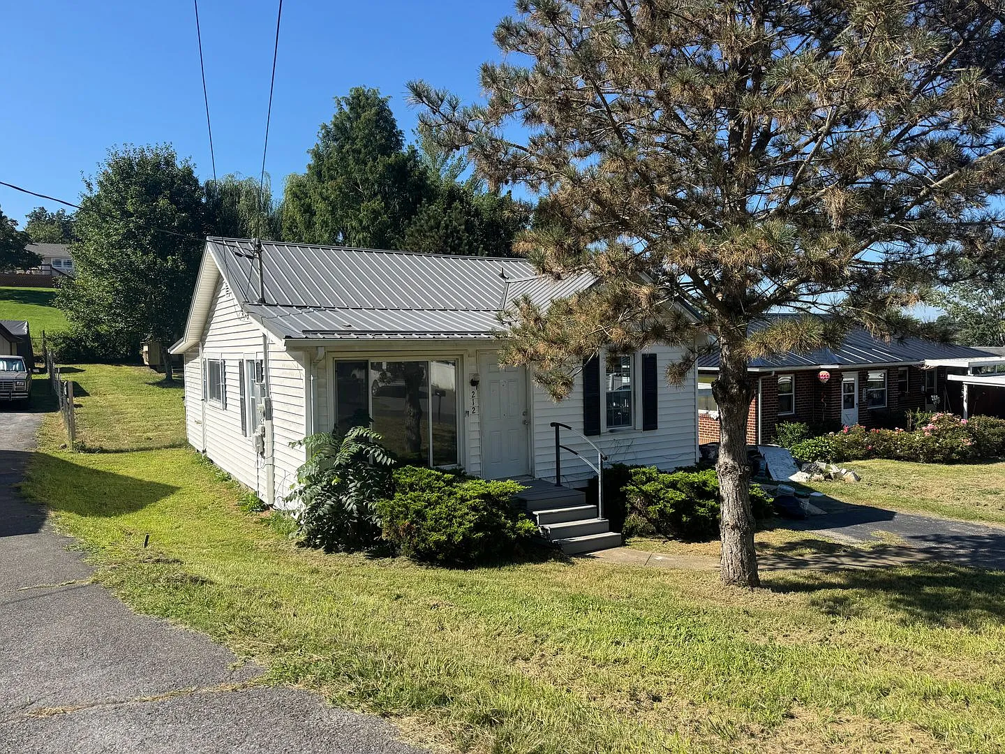 2 Bedroom 1 Bath Home in Greeneville, TN — Photo 1
